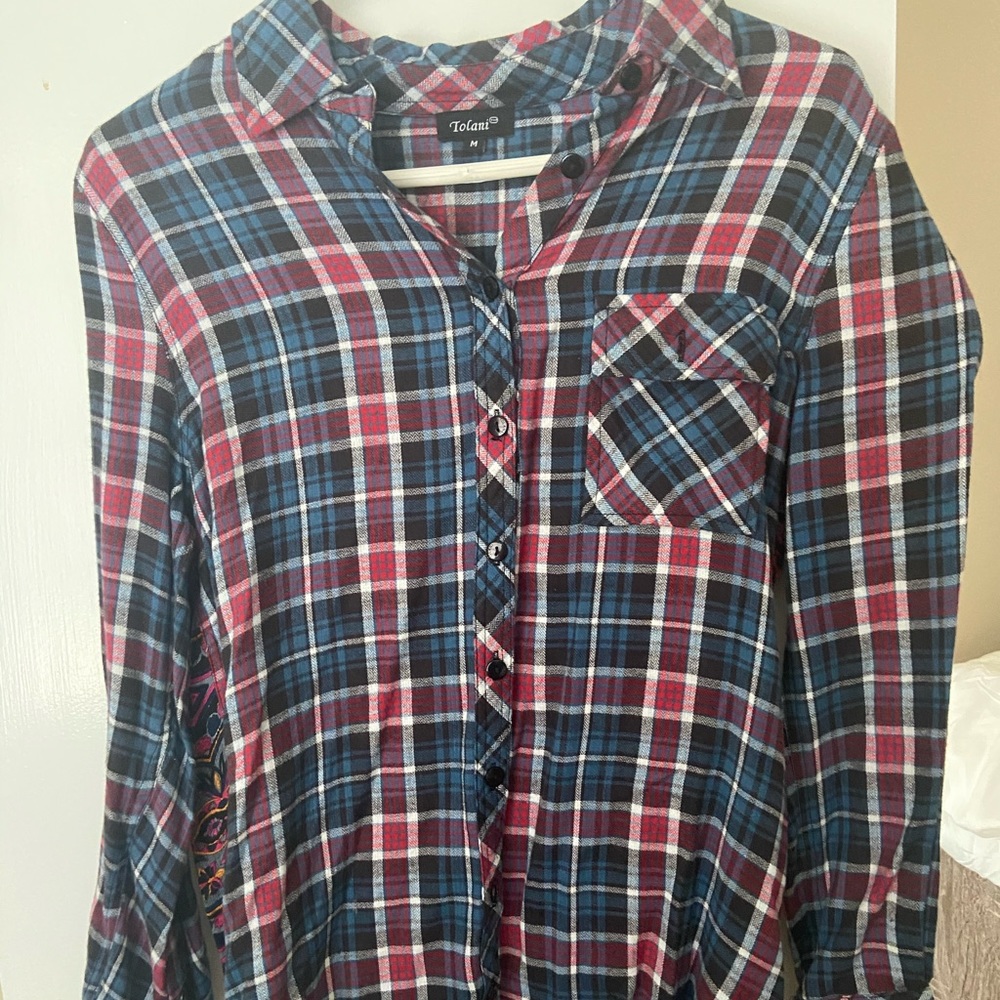 Tolani plaid button down - Picture 2 of 4